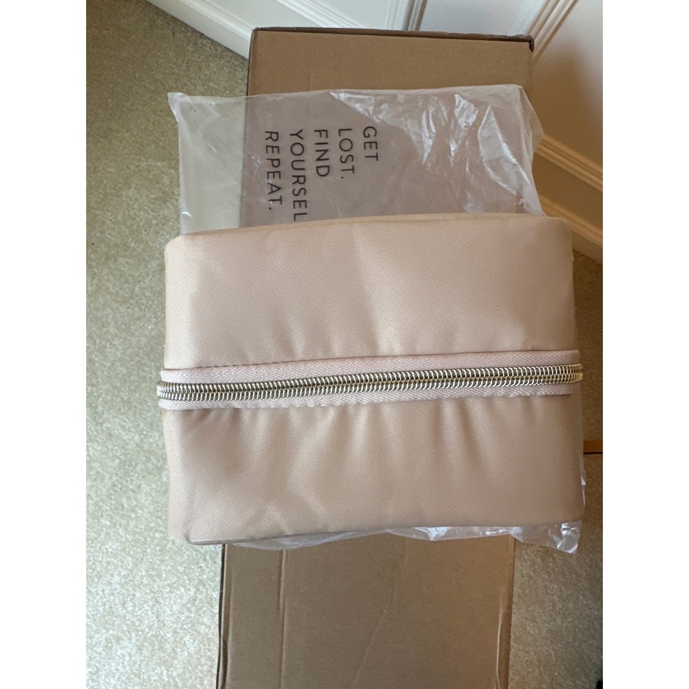 BEIS The Hanging Cosmetic Case Beige Travel Makeup Bag BEIS220279 NWT - Picture 6 of 15